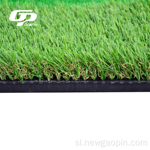 Visokokakovostna podloga za simulacijo golfa z umetno travo